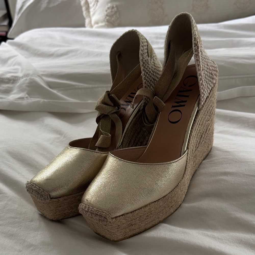 Elegant Gold Wedge Espadrilles